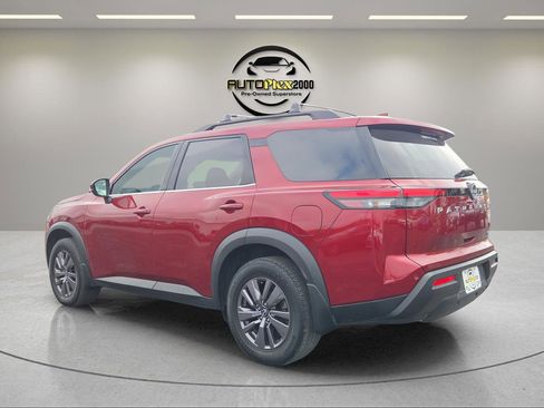 Used 2022 Nissan Pathfinder SV image 5