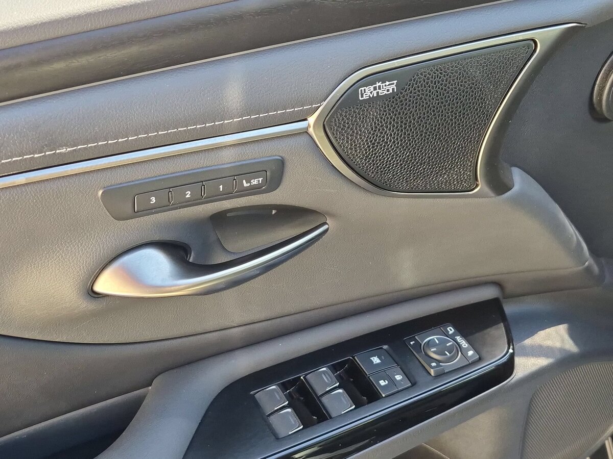 Used 2024 Lexus ES 300h w/ Accessory Package (Z1) FWD image 14