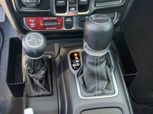 Used 2025 Jeep Gladiator Mojave w/ Convenience Group AWD/4WD image 27