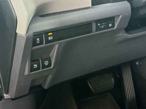 Certified 2022 Toyota Sienna LE FWD image 11