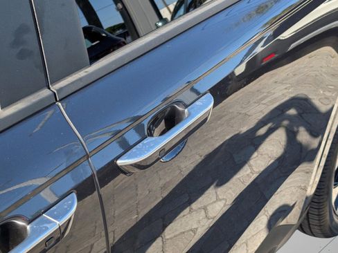 Certified 2023 Kia Carnival EX image 18