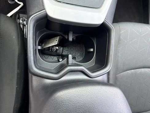 Used 2025 Toyota RAV4 XLE AWD/4WD image 22
