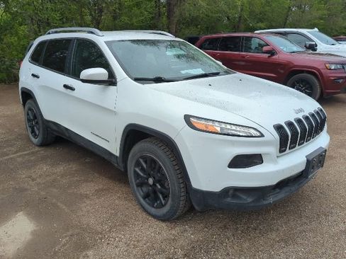 Used 2018 Jeep Cherokee Latitude AWD/4WD image 2