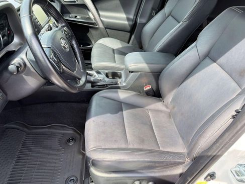 Used 2017 Toyota RAV4 Limited FWD image 5
