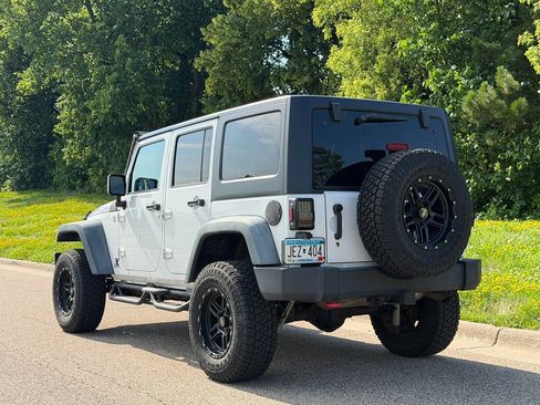Used 2012 Jeep Wrangler Unlimited Rubicon w/ Dual Top Group AWD/4WD image 3