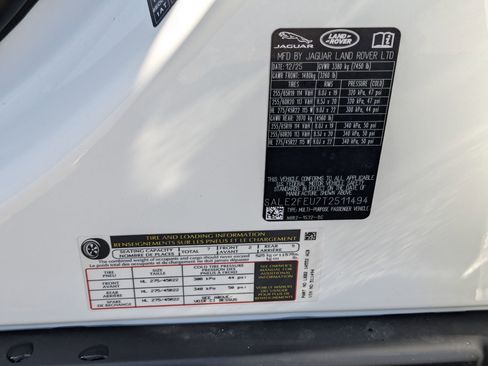 New 2026 Land Rover Defender 130 X-Dynamic SE image 31