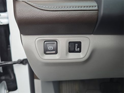 Certified 2023 GMC Acadia SLT image 25