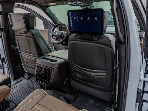 Used 2026 GMC Yukon XL Denali Ultimate image 32