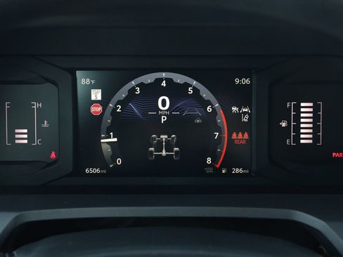 Used 2025 Toyota Tacoma SR5 AWD/4WD image 18