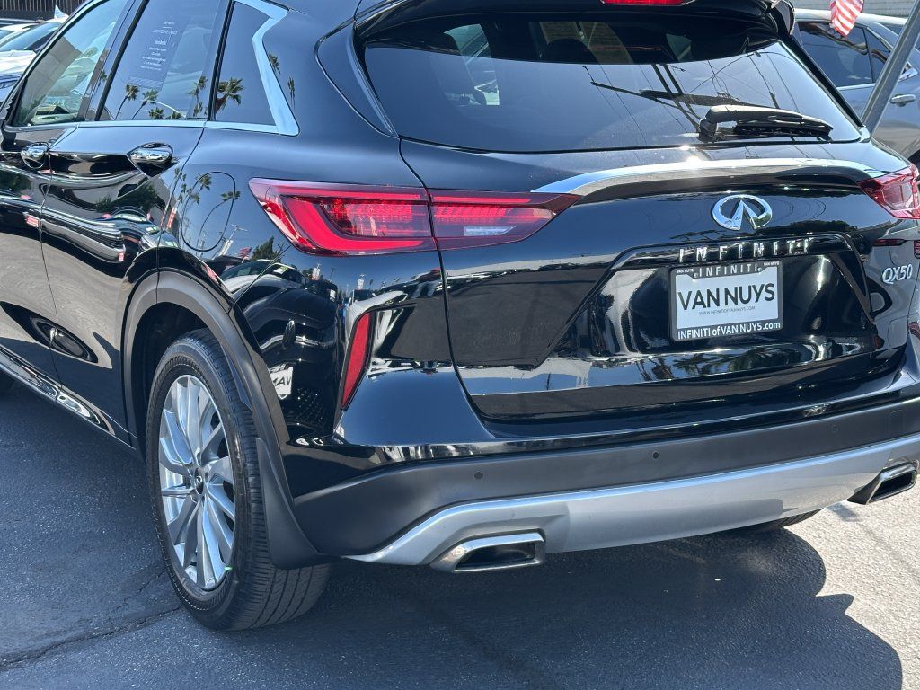 Used 2023 INFINITI QX50 Luxe FWD image 9