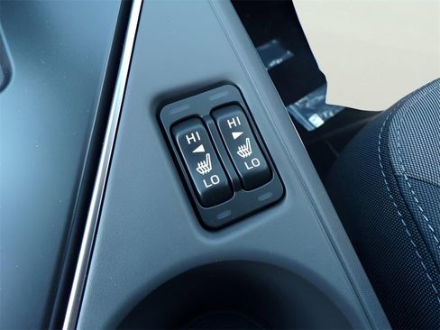 Used 2025 Subaru Crosstrek 2.0i Premium image 14