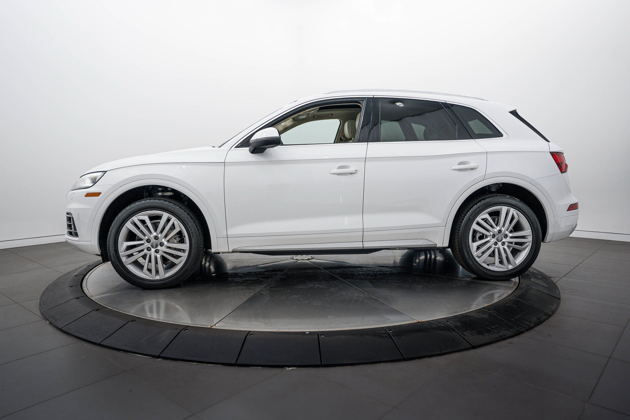Used 2019 Audi Q5 2.0T Premium Plus w/ Premium Plus Package AWD/4WD image 5