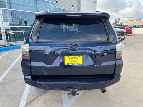 Used 2022 Toyota 4Runner SR5 Premium w/ Moonroof Package AWD/4WD image 4