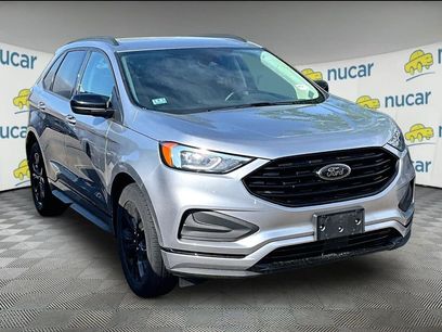 Used 2022 Ford Edge SE w/ Black Appearance Package
