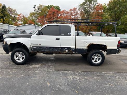 Used 2001 Dodge Ram 1500 Truck Quad Cab Short Bed 4WD image 2