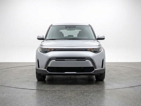 Used 2025 Kia Soul LX w/ LX Technology Package image 2