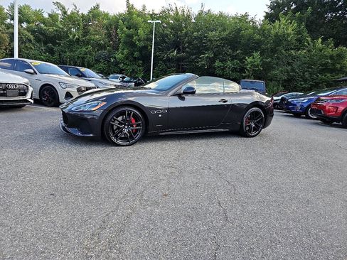 Used 2018 Maserati GranTurismo Sport image 3