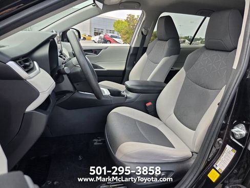 Used 2024 Toyota RAV4 XLE FWD image 9