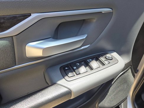 Used 2022 RAM 1500 Big Horn AWD/4WD image 12