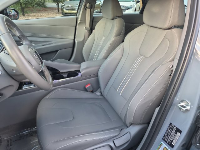 Used 2023 Hyundai Elantra SEL w/ Convenience Package FWD image 16