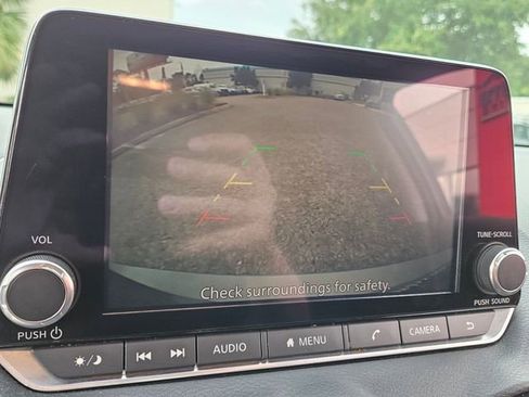 Used 2021 Nissan Sentra SV image 28