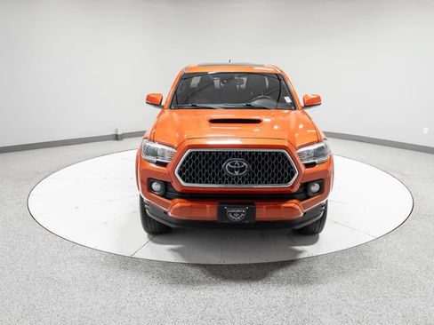 Used 2018 Toyota Tacoma SR5 AWD/4WD image 30