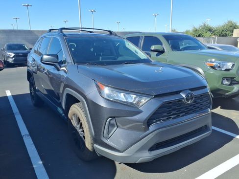 Used 2019 Toyota RAV4 LE w/ Carpet Mat Package AWD/4WD image 2