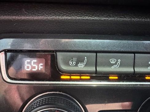 Used 2018 Volkswagen Tiguan SEL Premium w/ 3rd Row Seat Package image 23