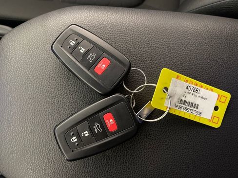 Used 2025 Toyota RAV4 XLE image 26