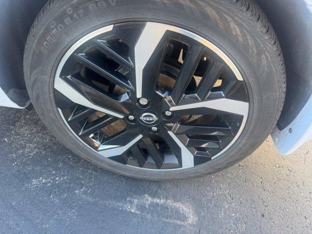 Used 2024 Nissan Versa SR w/ Trunk Package FWD image 7