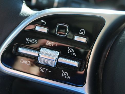 Certified 2020 Mercedes-Benz GLC 300 image 29