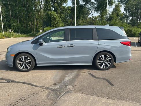 Used 2024 Honda Odyssey Touring image 2