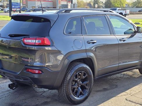 Used 2016 Jeep Cherokee Trailhawk w/ Leather Interior Group AWD/4WD image 6