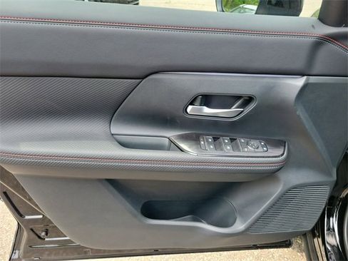 New 2025 Nissan Kicks SR image 16