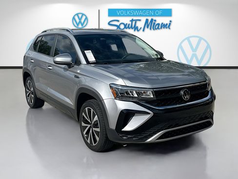 Used 2022 Volkswagen Taos SE image 1