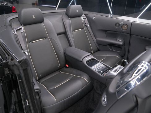 Used 2016 Rolls-Royce Dawn image 27