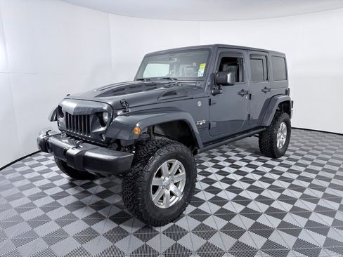 Used 2016 Jeep Wrangler Unlimited Sahara w/ Connectivity Group image 27