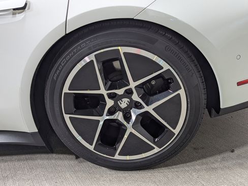 Used 2025 Porsche Taycan image 13