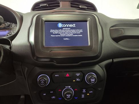 Used 2021 Jeep Renegade Latitude FWD image 16