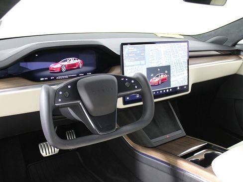 Used 2021 Tesla Model S Plaid image 7