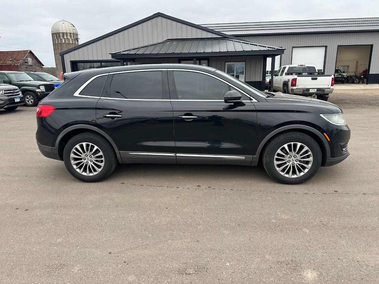 Used 2016 Lincoln MKX Select w/ Select Plus Package AWD/4WD image 6