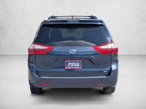 Used 2019 Toyota Sienna XLE image 7