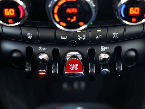 Used 2015 MINI Cooper 2-Door Hardtop image 36