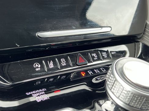 Used 2024 Jeep Wagoneer L Series II w/ Flexible Seating Group image 34