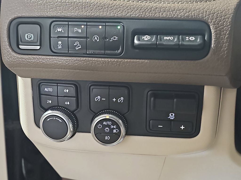 Certified 2021 GMC Yukon XL Denali w/ Denali Premium Package AWD/4WD image 33