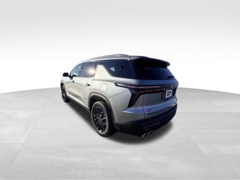 Used 2025 Chevrolet Traverse LT w/ Enhanced Driving Package image 4