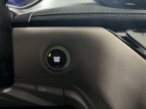 Certified 2024 Chrysler Pacifica Select image 20