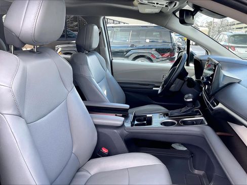 Used 2024 Toyota Sienna XLE image 11