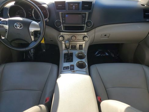 Used 2013 Toyota Highlander SE image 23