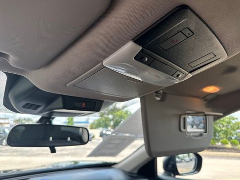 Used 2025 Nissan Rogue SV FWD image 12